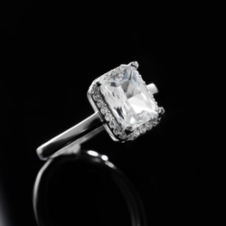 Radiant Cut Engagement Rings: A Stunning Twist on Classic Diamonds
